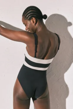 Ba&ntilde;ador bandeau moldeador color block B&W
