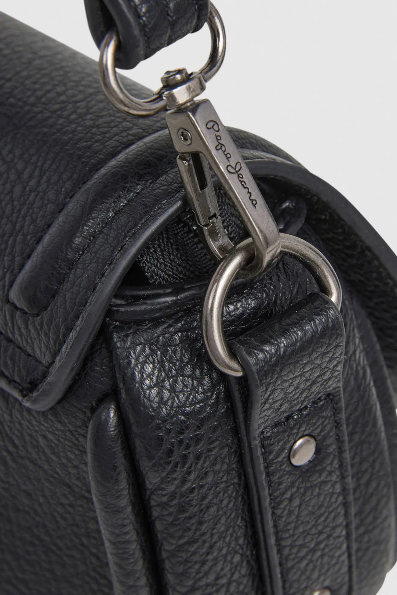 Bolso Efecto Piel Con Solapa