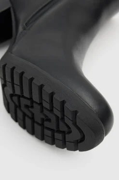 Botines altos con hebillas
