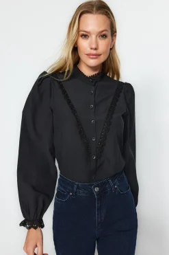 Camisa de algod&oacute;n con detalles de encaje