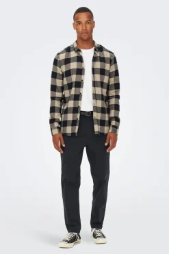Camisa de hombre de manga larga y cuadros