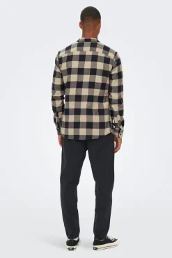 Camisa de hombre de manga larga y cuadros