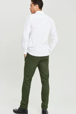 Camisa de hombre slim fit y 100% algod&oacute;n.
