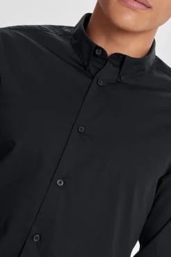 Camisa de hombre slim fit y 100% algod&oacute;n.