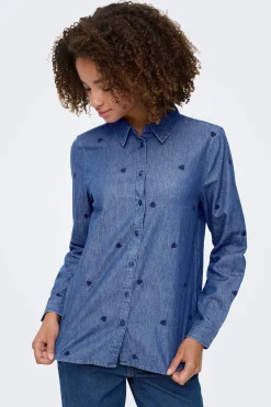Camisa vaquera bordada