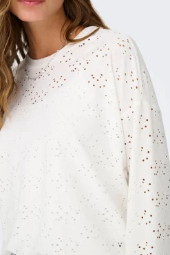 Camiseta con calados