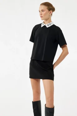 Camiseta con detalle de pedrer&iacute;a