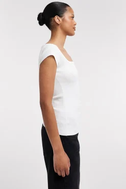 Camiseta cuello cuadrado