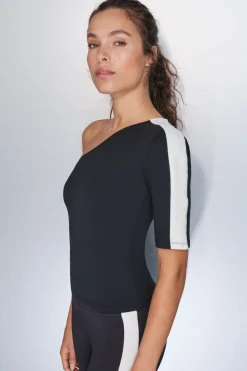Camiseta escote asim&eacute;trico bicolor