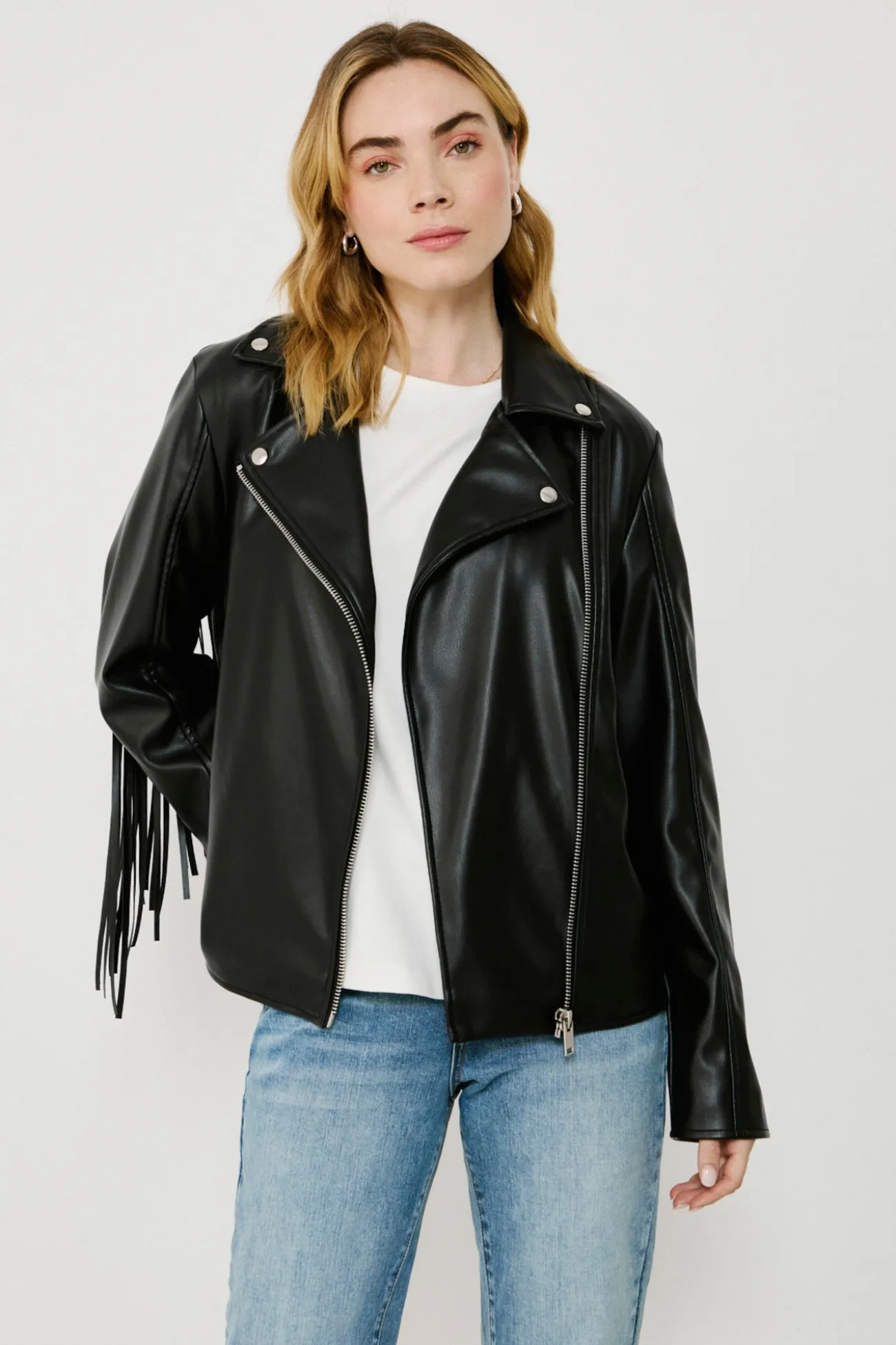 Cazadora biker de polipiel con flecos