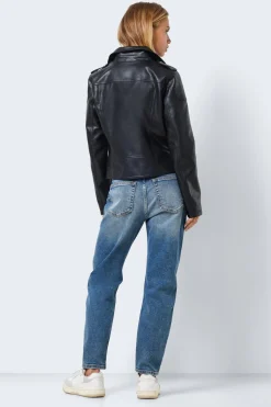 Cazadora estilo biker.