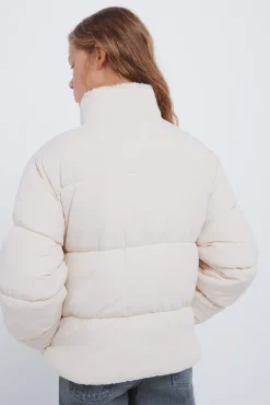 Chaqueta acolchada estrellas ni&ntilde;a