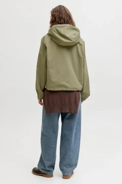 Chaqueta casual con capucha