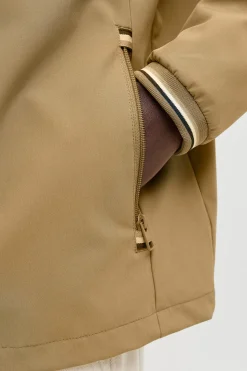 Chaqueta casual con capucha