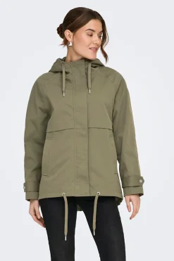 Chaqueta con capucha