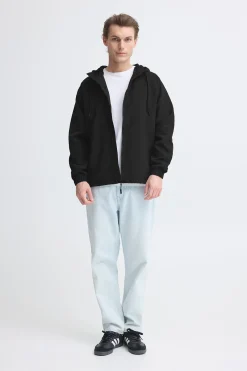 Chaqueta con capucha