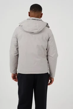 Chaqueta con capucha