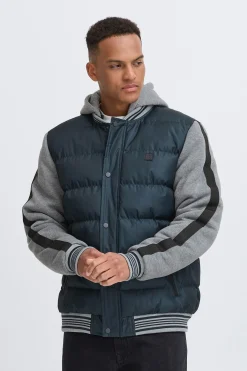 Chaqueta con capucha