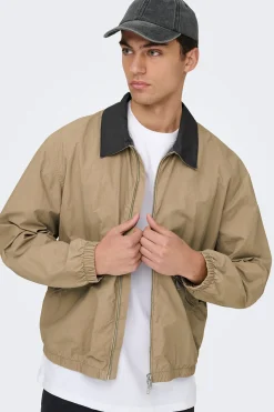 Chaqueta con pu&ntilde;os el&aacute;sticos