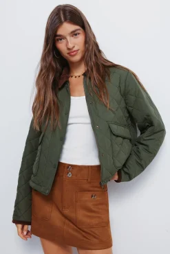 Chaqueta corta acolchada cuello pana