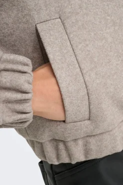 Chaqueta corta botones