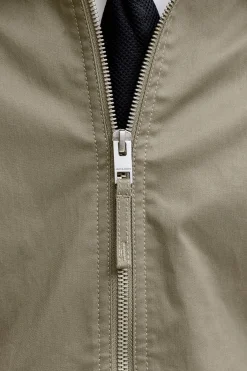 Chaqueta corta de tejido plano