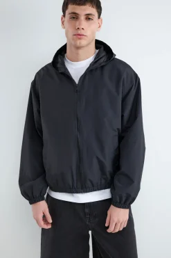 Chaqueta cortaviento ligera