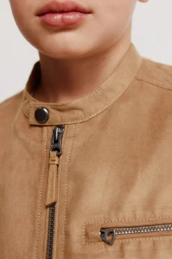 Chaqueta de antelina para ni&ntilde;o.