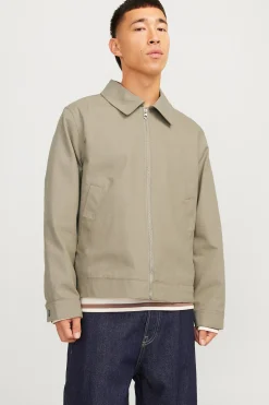 Chaqueta estilo cortavientos