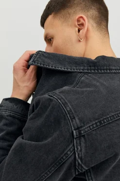 Chaqueta vaquera corta