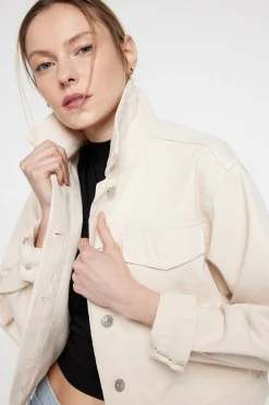 Chaqueta vaquera de mujer de algod&oacute;n.