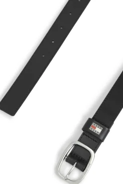 Cintur&oacute;n Tommy Jeans negro con hebilla met&aacute;lica
