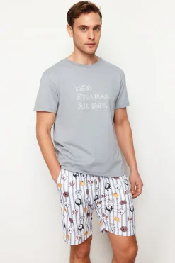 Conjunto de pijama corto rayas y animales