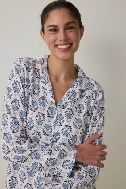 Conjunto de pijama de manga larga con estampado de flores azules
