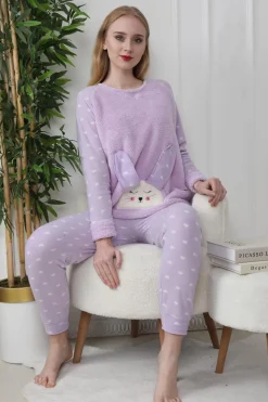 Conjunto pijama polar conejo y corazones lila