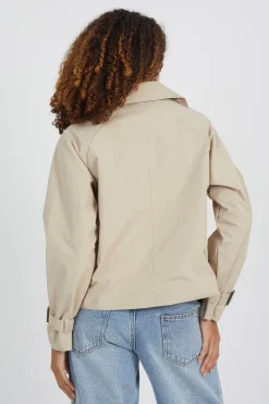 Gabardina corta con doble botonadura
