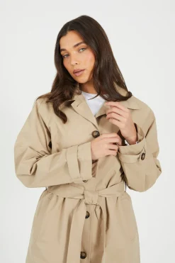 Gabardina larga con cintur&oacute;n