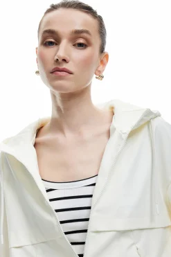 Impermeable efecto cuero