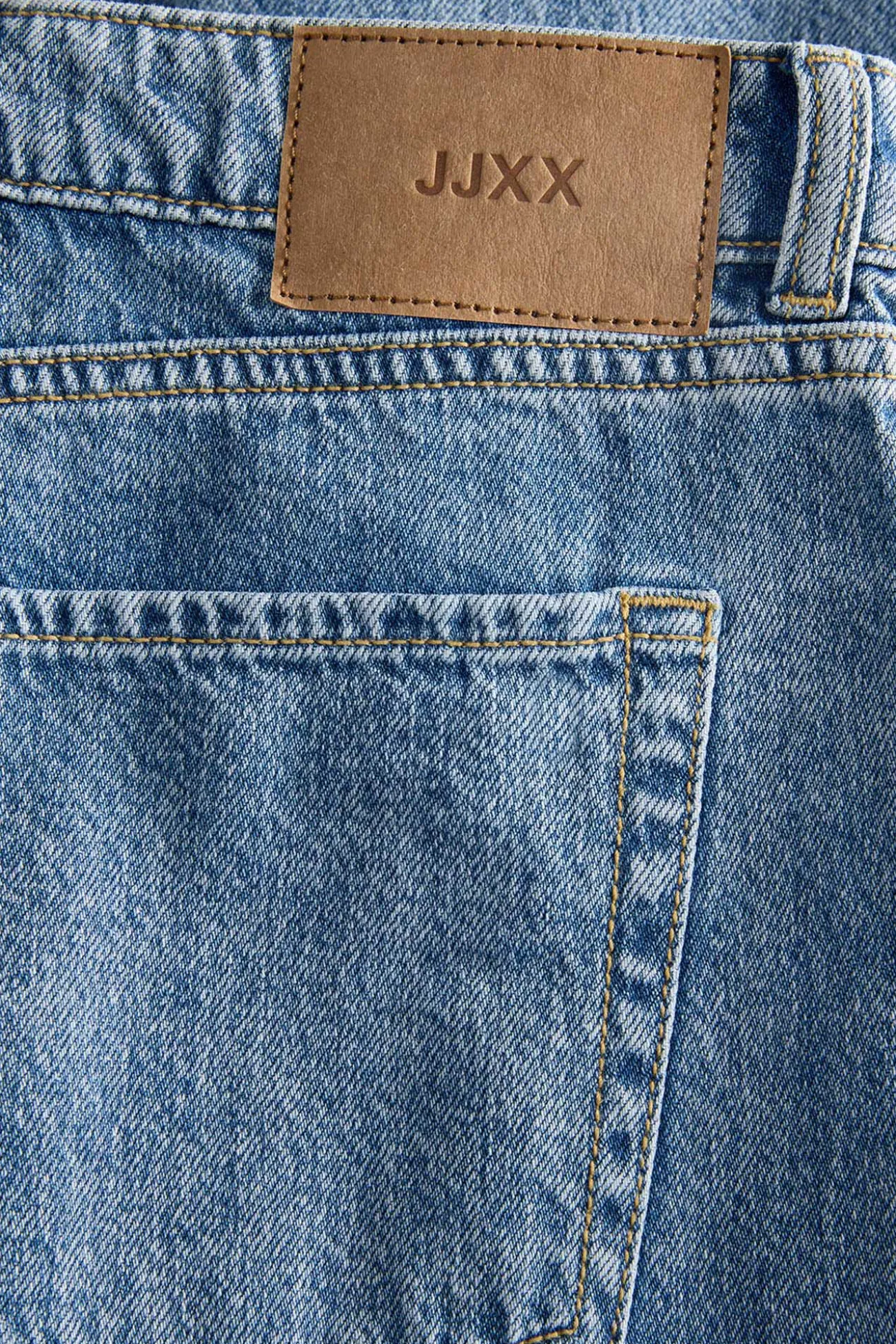 Jeans barrel tiro medio