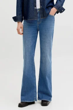 Jeans flared tiro medio