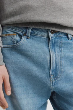 Jeans lavado medio claro regular fit