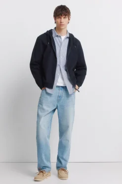 Jeans lavado medio claro straight fit