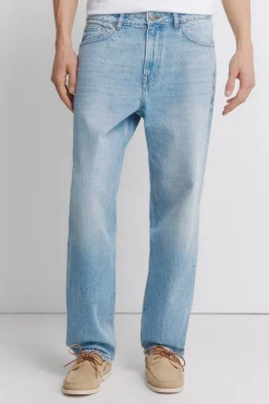 Jeans lavado medio claro straight fit