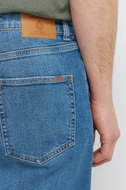 Jeans lavado medio slim fit