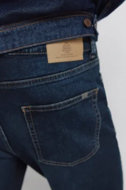 Jeans lavado oscuro slim fit