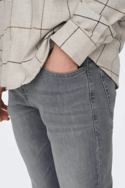Jeans slim fit.