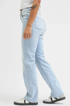 Jeans slim tiro medio