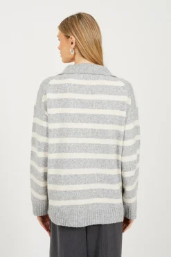 Jersey a rayas con cuello pico