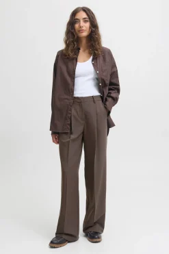 Pantal&oacute;n ancho con pinzas