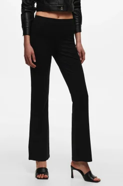 Pantal&oacute;n campana ajustado